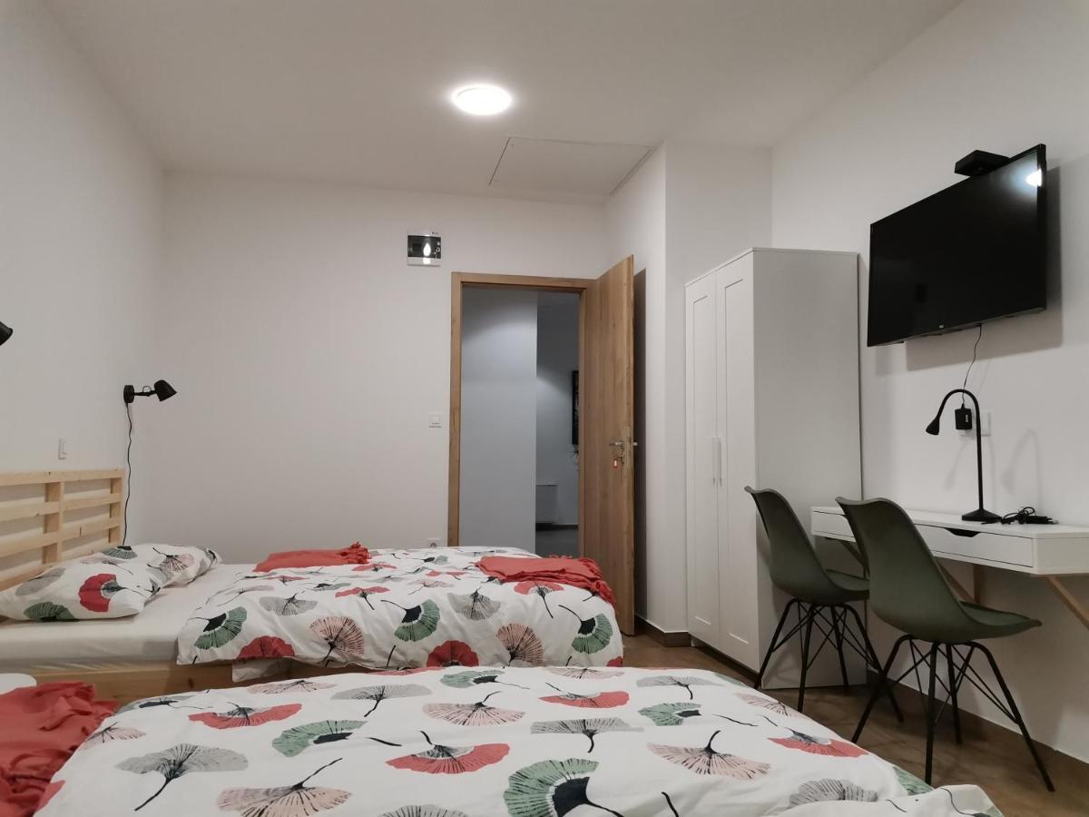 Pubyland Rooms & Apartments Rogatec Екстер'єр фото